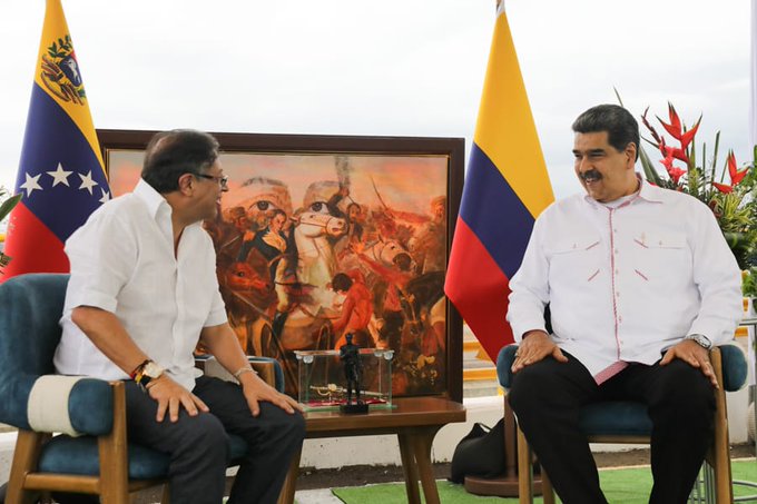 Presidentes de Venezuela y Colombia firman acuerdo