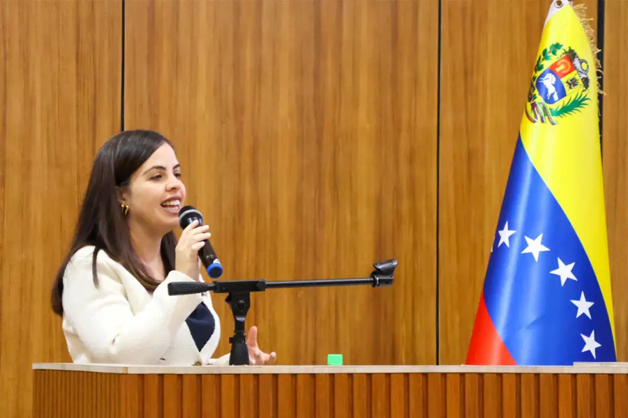 Ana-cristina-bracho-diplomado-1