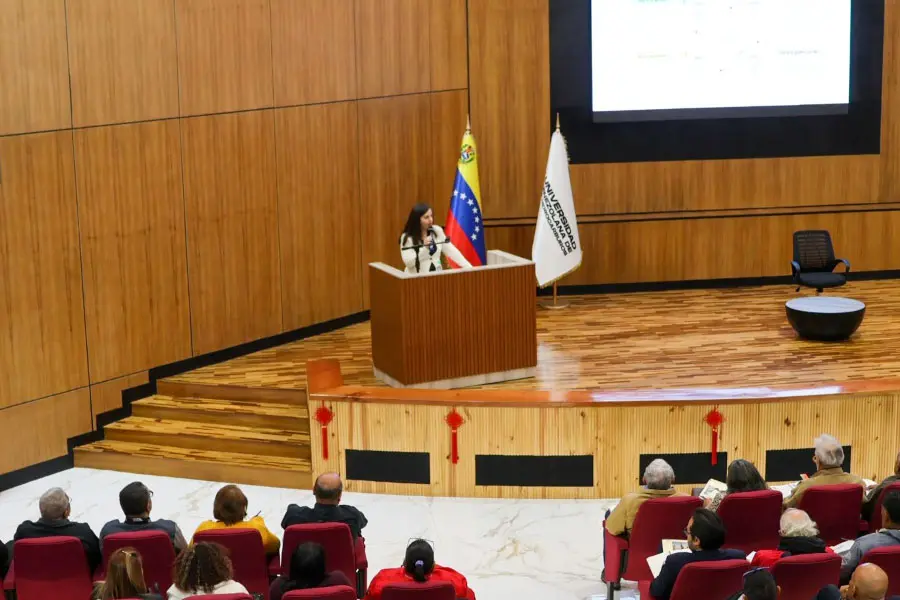 Ana-cristina-bracho-diplomado