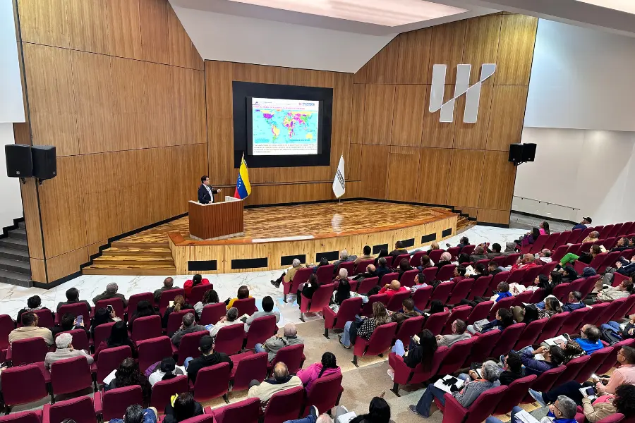 Soberanía energética y geopolítica del petróleo son analizadas en Diplomado sobre MCU
